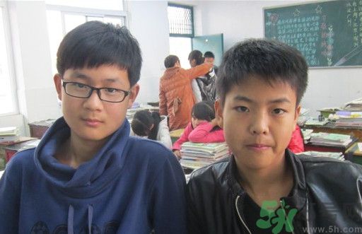 我13歲有點(diǎn)色怎么辦？我13歲有點(diǎn)色正不正常？