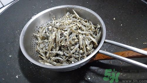 小魚干怎么炒好吃？蜜汁小魚干的做法