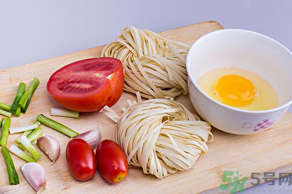 胃不好晚上吃面條好嗎？晚上吃面條容易消化嗎？