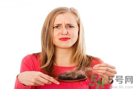 女性掉頭發(fā)很厲害是什么原因？掉頭發(fā)怎么辦？