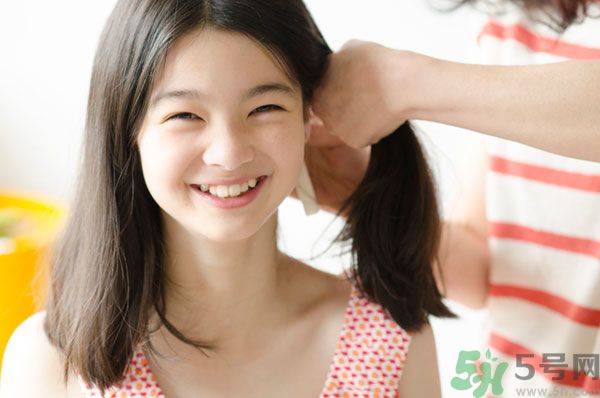先用護(hù)發(fā)素還是先用洗發(fā)水？洗發(fā)水護(hù)發(fā)素的使用順序？