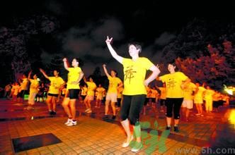 晚飯后跳廣場(chǎng)舞好嗎？晚飯后跳廣場(chǎng)舞有什么好處？