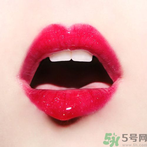 春天嘴唇干裂脫皮怎么辦？嘴唇為什么會(huì)脫皮？