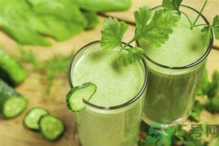 長(zhǎng)痘痘肌膚干燥怎么辦？肌膚干燥吃什么食物好？