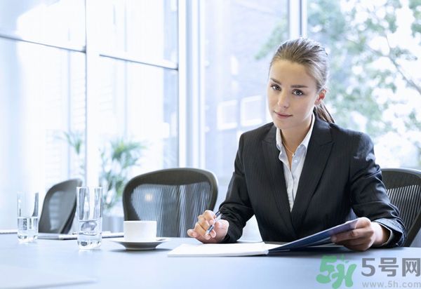 職場(chǎng)新人不能有的心理是什么？職場(chǎng)中新人應(yīng)該注意些什么呢?