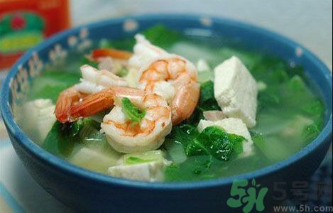 菠菜可以喝豆腐一起吃嗎？菠菜可以喝蝦一起吃嗎？
