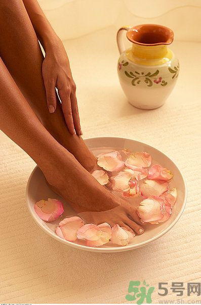 吃晚飯后多久可以泡腳？晚飯后泡腳好嗎？