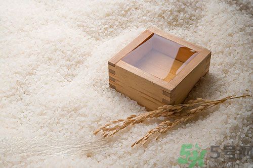 淘米水洗臉能祛斑嗎？淘米水洗臉可以美白嗎？