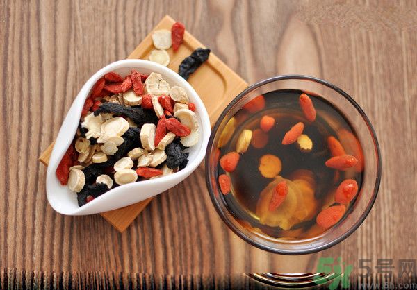 蕁麻疹會不會傳染？蕁麻疹怎么治才能好？