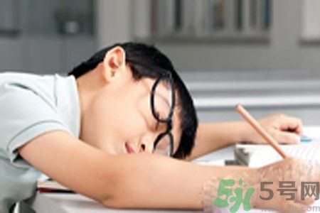 睡覺流口水是什么原因？睡覺流口水怎么辦？