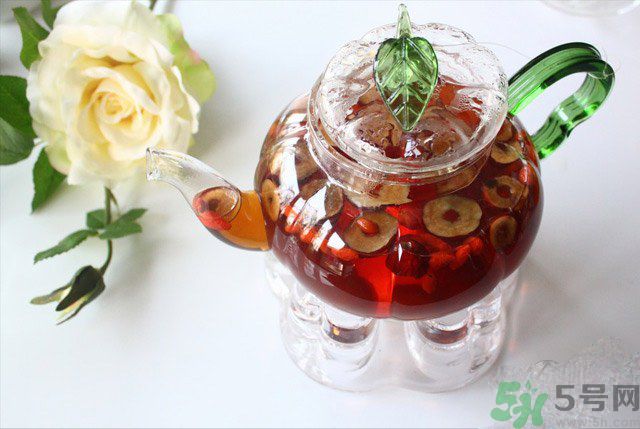 紅棗不能和什么一起吃？紅棗泡水喝會上火嗎？