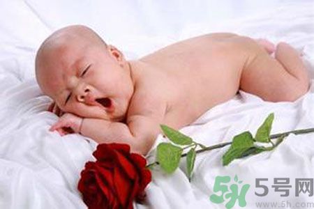 寶寶趴著睡覺(jué)好嗎？寶寶趴著睡覺(jué)是怎么回事？