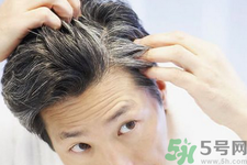 年輕人長白頭發(fā)怎么辦？年輕人長白頭發(fā)是什么原因？