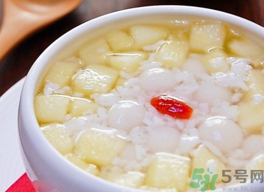 蘋果煮熟了還有營養(yǎng)嗎？蘋果煮熟吃有什么好處？