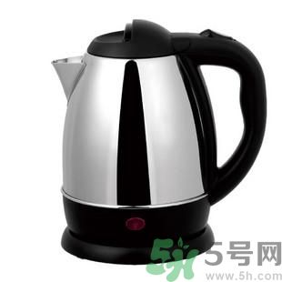 用電水壺燒水喝人會變笨嗎？電水壺燒水好不好？
