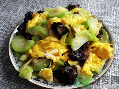黑木耳怎么做好吃？黑木耳的家常做法？