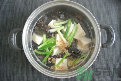 黑木耳可以治便秘嗎？黑木耳有什么食療的方法？