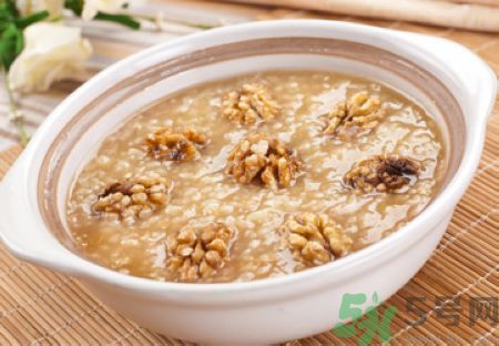 春季怎么護(hù)膚？春季護(hù)膚吃什么？