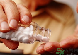 胃潰瘍的早期癥狀有哪些？胃潰瘍的癥狀有哪些？
