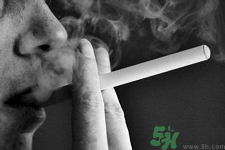 胃潰瘍可以抽煙嗎？胃潰瘍抽煙好嗎？