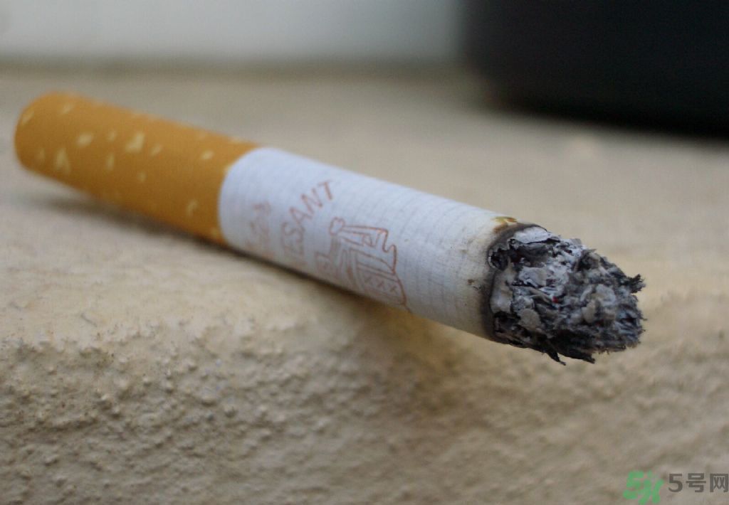 胃潰瘍可以抽煙嗎？胃潰瘍抽煙好嗎？