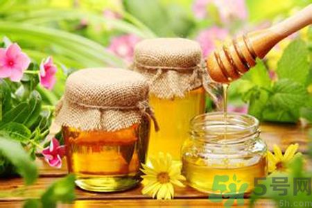 胃潰瘍可以喝蜂蜜嗎？服用蜂蜜要注意什么？