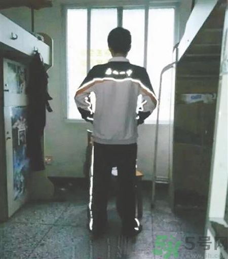 校服帶反光標(biāo)志防早戀是怎么回事？校服為什么要帶反光標(biāo)志？