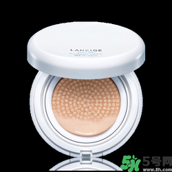 蘭芝氣墊bb13號跟21號哪個更白？蘭芝氣墊bb色差大嗎？