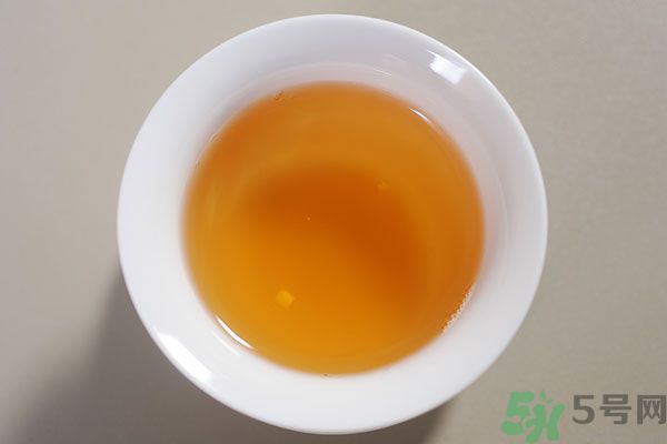 早上起床喝白開水好嗎？喝白開水好還是茶水好？