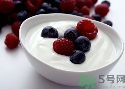 每天喝檸檬水可以排毒嗎？和檸檬水好不好？