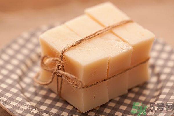 肥皂和沐浴露哪個好？肥皂和沐浴露的區(qū)別？