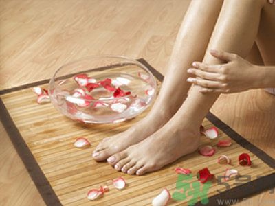用醋泡腳能治腳臭嗎？泡腳放醋能除腳臭嗎？