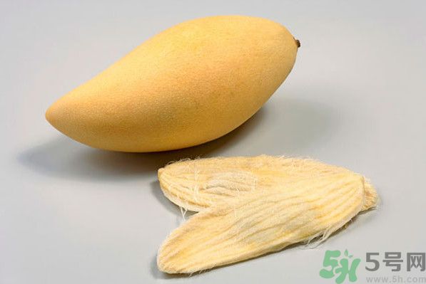 香瓜和芒果能一起吃嗎？香瓜和芒果一起吃肚子疼怎么回事