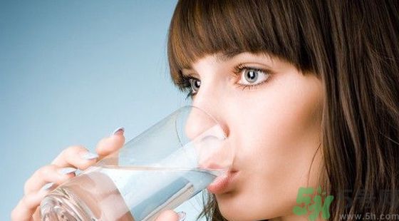 喝水能防腎結(jié)石嗎？喝水怎么預(yù)防腎結(jié)石？