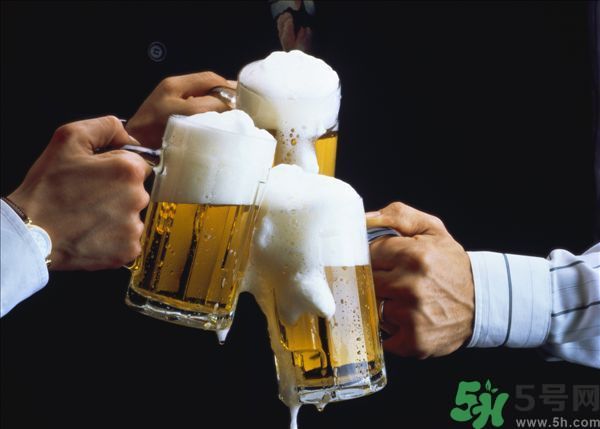 喝酒怎樣才能不傷身？飲酒要注意些什么？