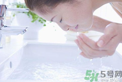 洗臉用冷水還是熱水好？用冷水洗臉好不好？