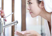 洗臉用冷水還是熱水好？用冷水洗臉好不好？