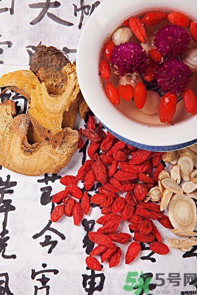 枸杞可以長時間燉煮嗎？枸杞有什么功效？