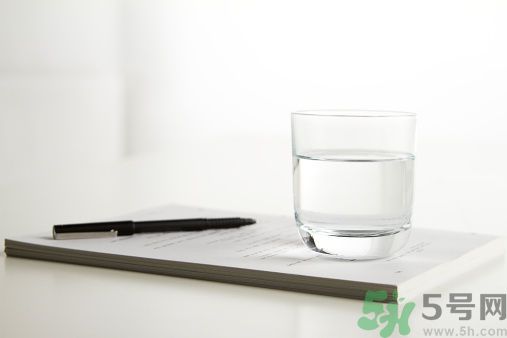 白開水隔幾天還能喝嗎？喝白開水要注意什么？