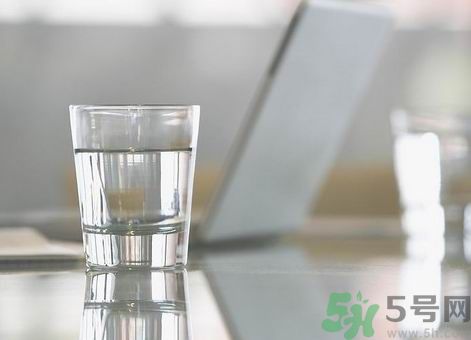 白開水隔幾天還能喝嗎？喝白開水要注意什么？