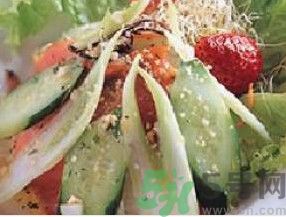燻鮭魚(yú)沙拉怎么做？燻鮭魚(yú)沙拉的做法？