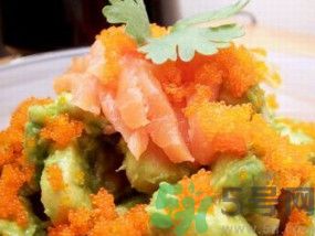 燻鮭魚(yú)沙拉怎么做？燻鮭魚(yú)沙拉的做法？