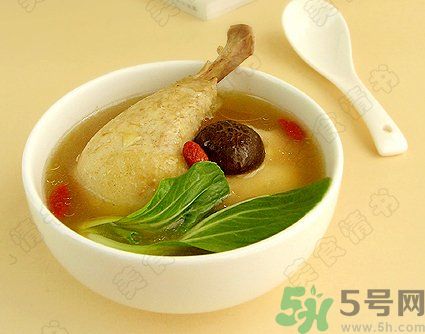 燉雞湯怎么去腥？燉雞湯很腥要怎做才好？