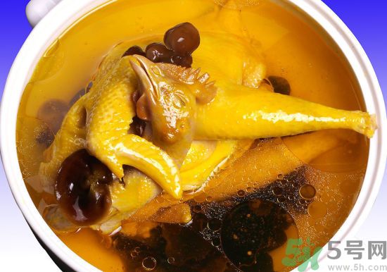 燉雞湯怎么去腥？燉雞湯很腥要怎做才好？