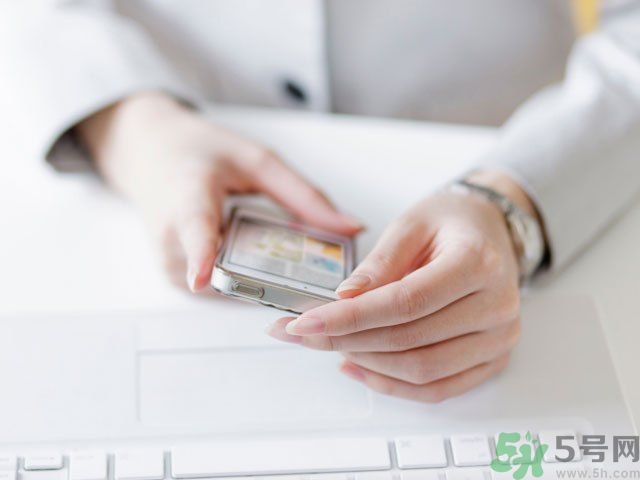 低頭族會造成哪些肌膚問題？低頭族要注意什么？