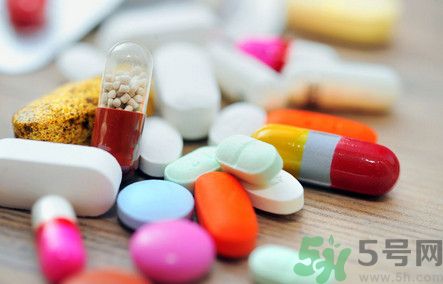 吃了感冒藥還可以喝咖啡嗎？感冒片和咖啡一起吃有什么影響？