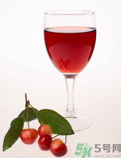 櫻桃泡酒能治療痛風(fēng)嗎？櫻桃泡酒能喝嗎？