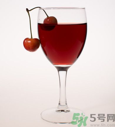 櫻桃泡酒能治療痛風(fēng)嗎？櫻桃泡酒能喝嗎？