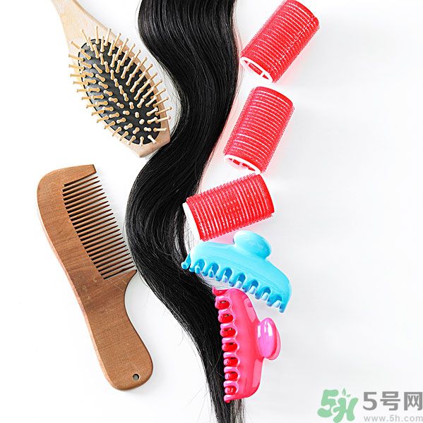 長卷發(fā)應(yīng)該用什么梳子梳頭發(fā)？卷發(fā)用什么梳子最好？