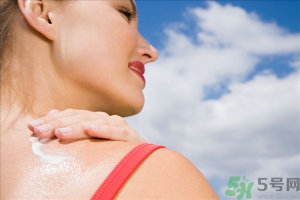為什么涂了防曬霜還是會(huì)曬黑？涂防曬霜要注意什么？